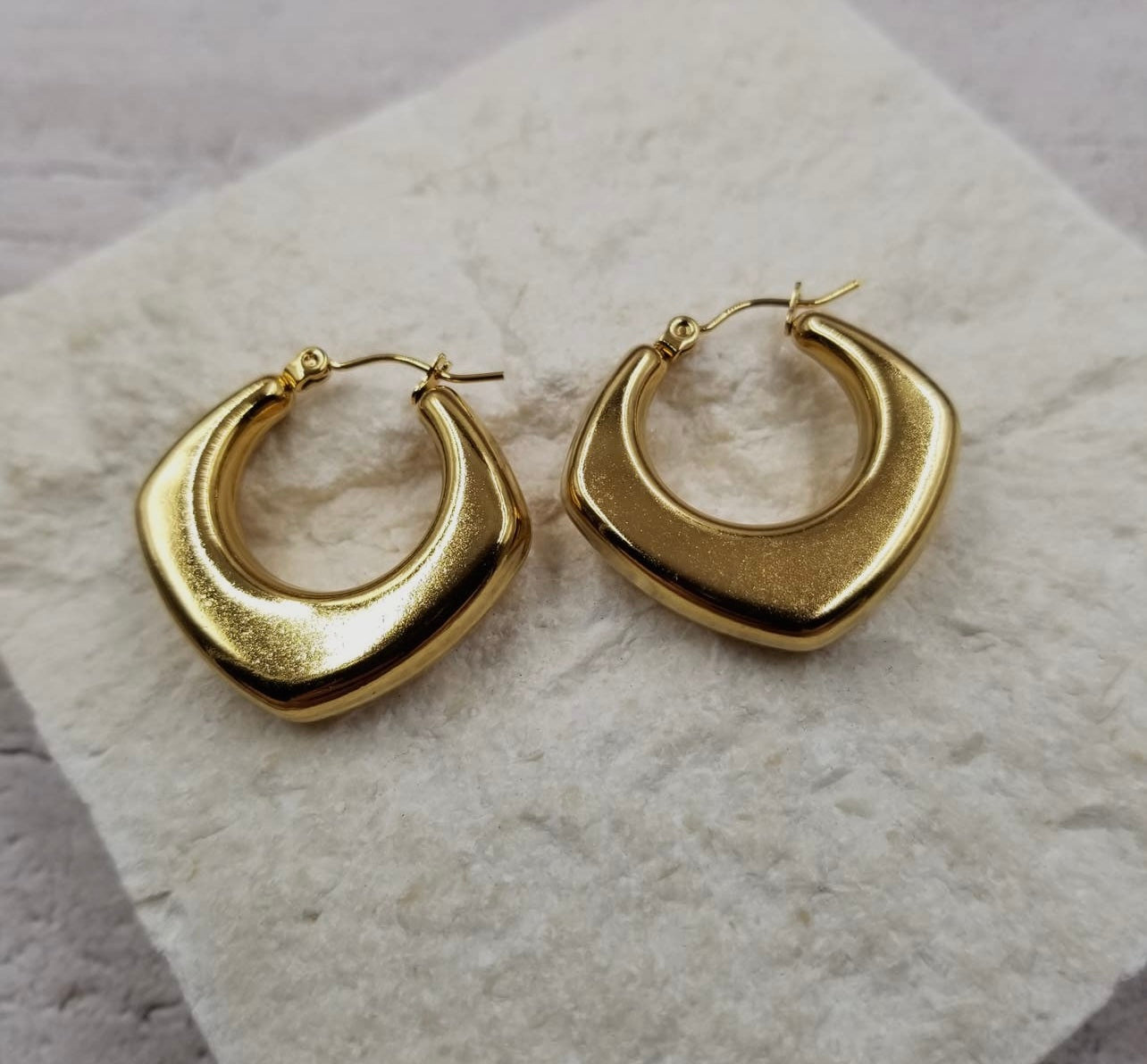 Geometric Round Chunk Hoop