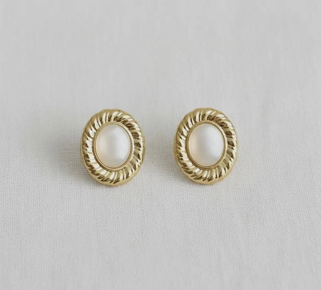 Vintage Pearl Stud