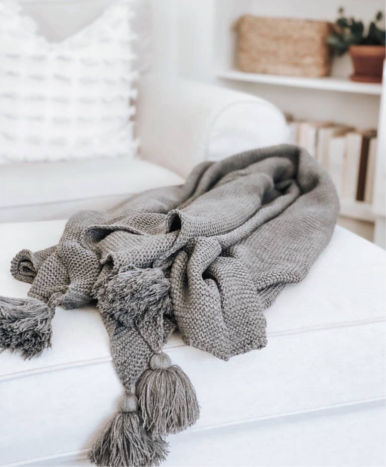 Knit Blanket With Tassels